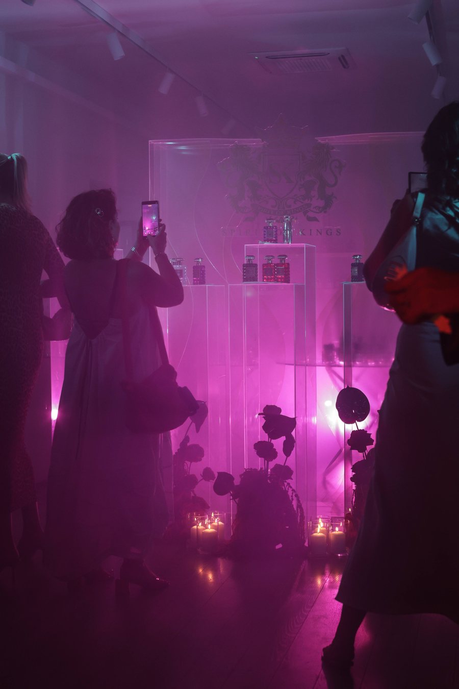 Luksi mbretëror mbërrin në Tiranë, Maison de Parfum