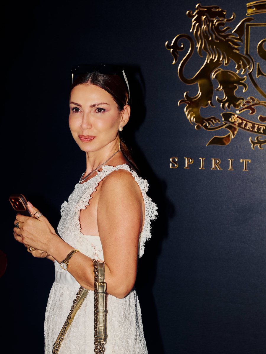 Luksi mbretëror mbërrin në Tiranë, Maison de Parfum