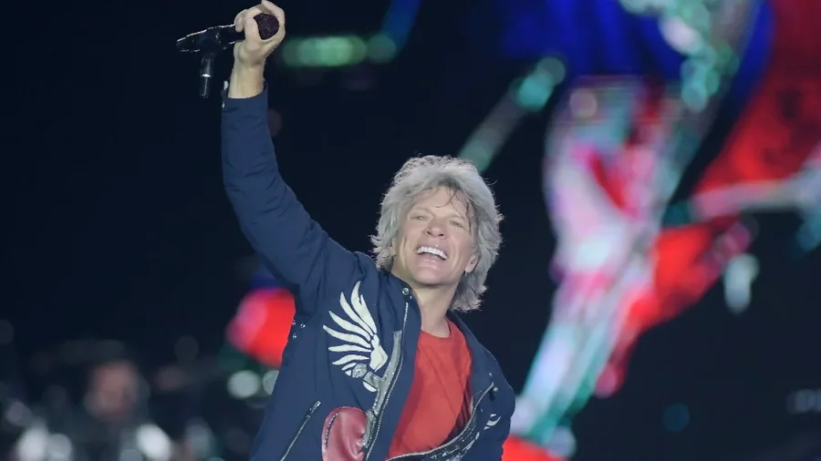 Jon Bon Jovi ndërpret koncertin në mes të performancës: