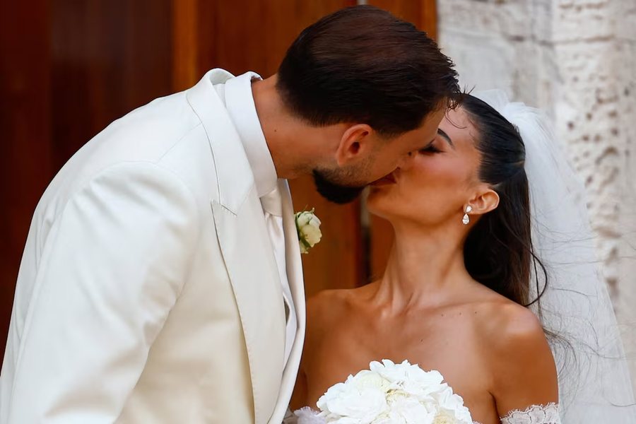 Gianluigi Donnarumma dhe Alessia Elefante kuror&euml;zojn&euml; dashurin&euml;,
