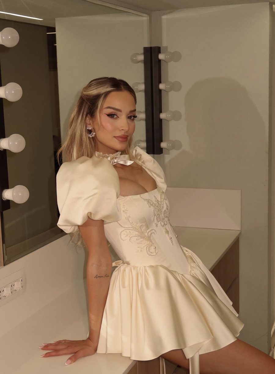Selin Bollati: Rrobat q&euml; nuk i p&euml;rdor m&euml; i dhuroj n&euml; xhami