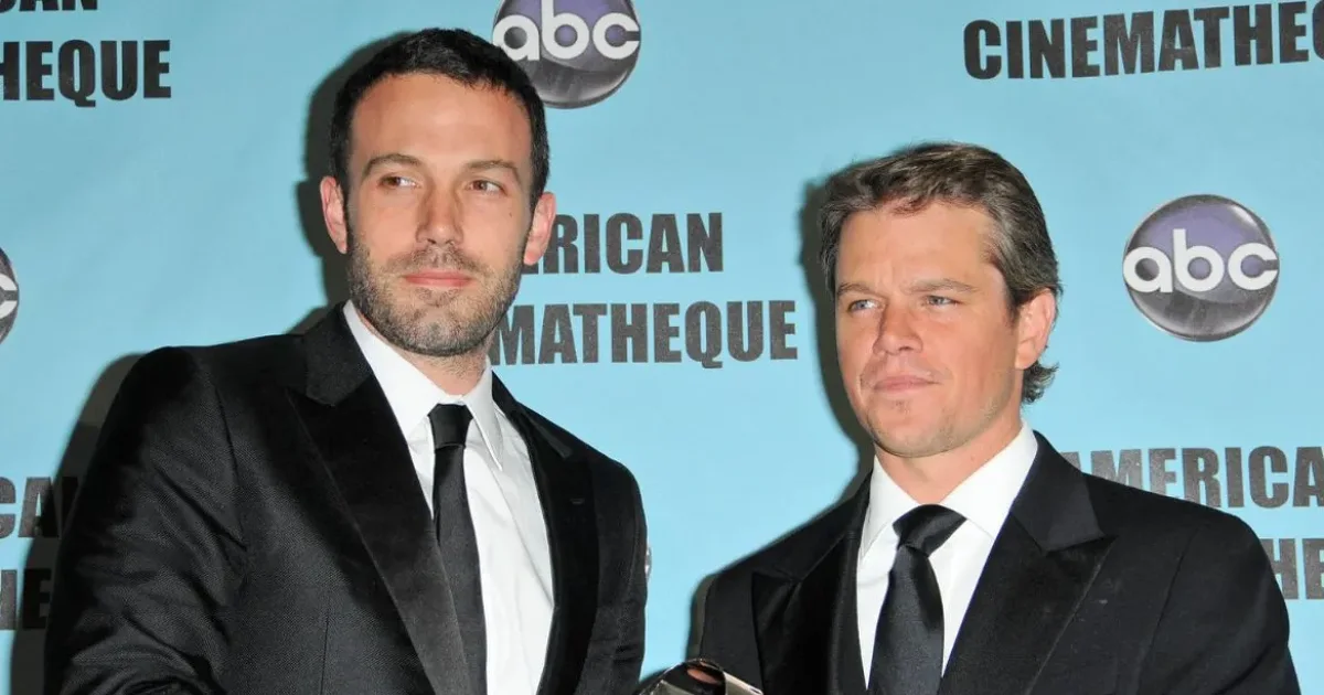ndjekja-e-endrres-se-aktrimit-u-bazua-ne-naivitetin-rinor-ben-affleck-flet-per-miqesine-me-matt-damon-ne-podcastin-new-heights-me-shpetoi-mendjen