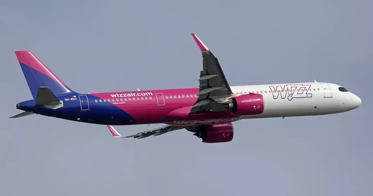 Shtyhet fluturimi me linjën e  Wizz Air  Londër  Tiranë  Ekuipazhi akuzoi gabimisht pasagjerët për vjedhjen e telefonit të rojes së sigurisë