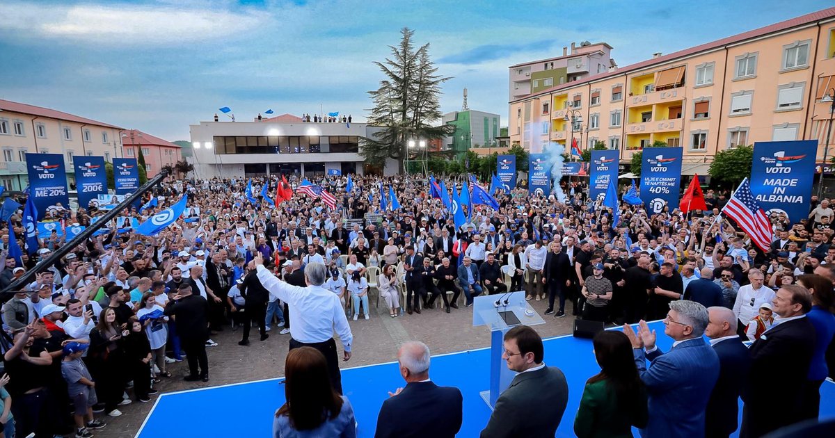 Berisha  Kërkojmë 100 ditë nga qytetarët shqiptar për të transformuar Shqipërinë  për ti dhënë çdo shqiptari një mundësi të re