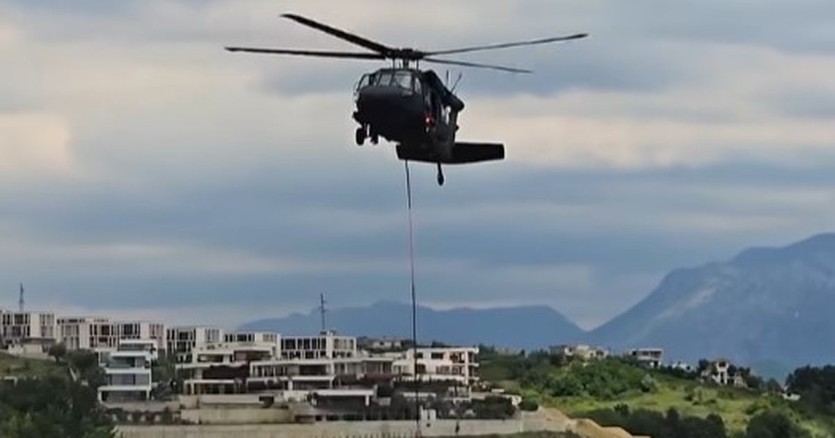  Sezoni veror ka filluar   Ambasada e SHBA  Këshilltarët e Ushtrisë Amerikane mbështesin Forcat Ajrore Shqiptare në trajnimet për fikjen e zjarreve