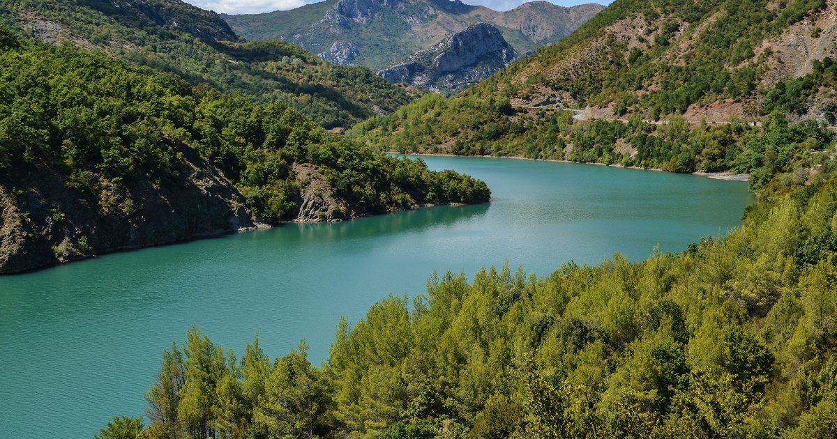 Po lahej në lumë me të afërmit  dyshime për një të ri të mbytur në Mat