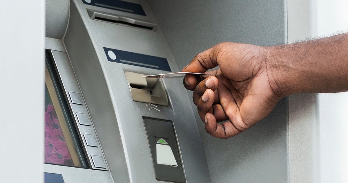 atm-te-me-komisione-te-larta-shqetesim-ne-ksamil-pronari-i-hotelit-ja-fatura-e-nje-turisti-holandez