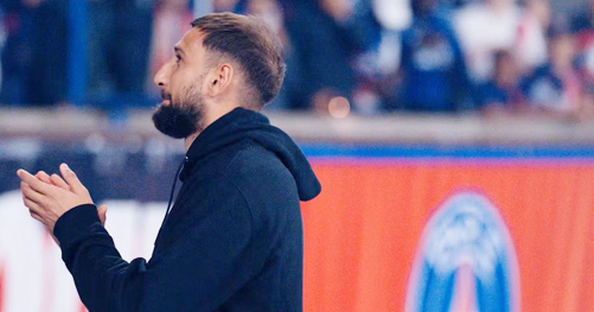 PSG feston në Parc des Princes  Donnarumma përshëndet tifozët   
