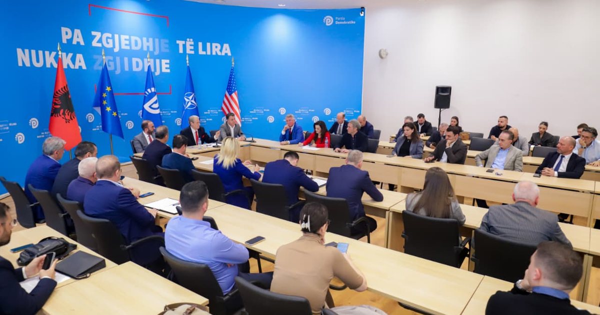  Raporti i KE nuk përmend askund fjalën shkëlqim   Berisha  Deklaratat për raportin i ngjajnë atyre që thoshte Donald Lu në kulmin e kanabizimit të vendit