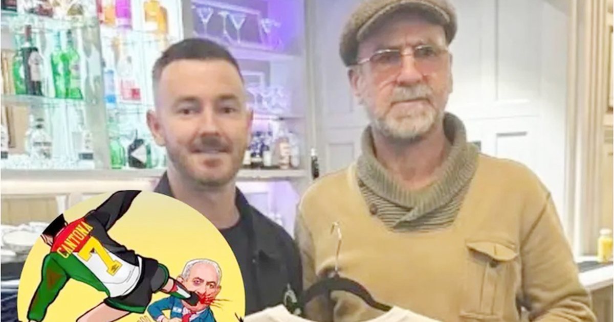 Cantona pozon me një bluzë  duke goditur me shqelm Netanyahun në fytyrë 
