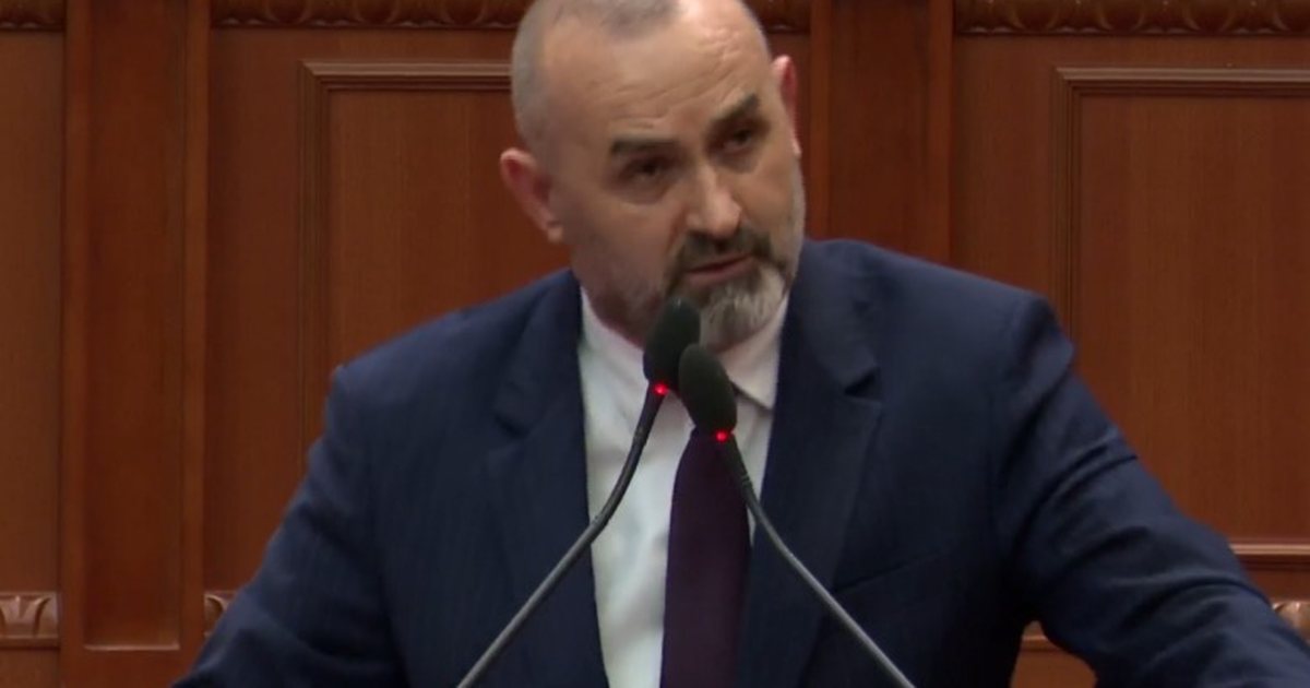  Është gjynah   Manja deputetëve të PD së  Kur shkoni te njerëzit për të nxjerrë foto në FB  mos shkoni me veshje 5000 6000 euro