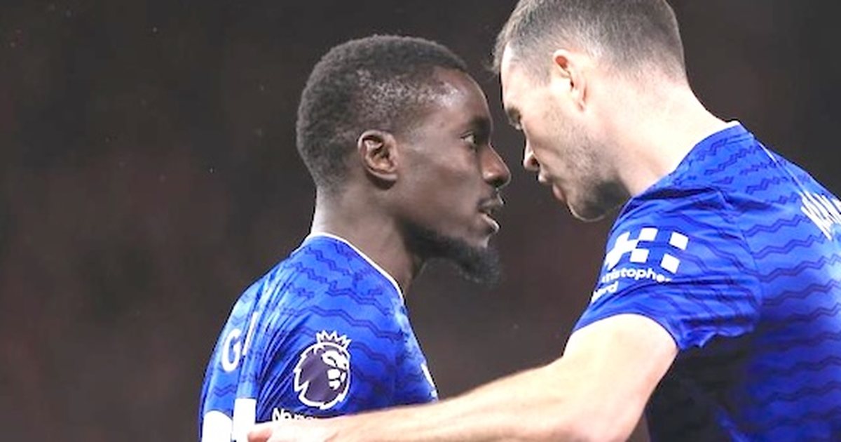 gueye-kerkon-falje-pas-gjestit-te-shemtuar-ku-goditi-me-shuplake-michael-keane