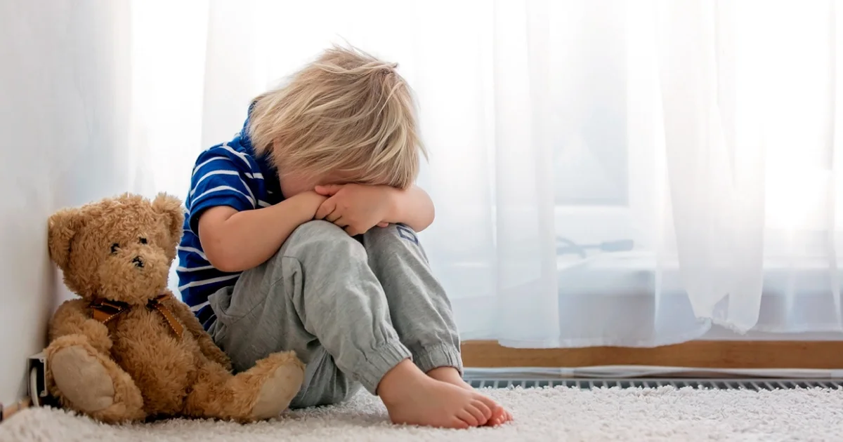 TORNDITËSE  Daja ngacmon seksualisht nipërit 2 dhe 4 vjeç  bashkëpunoi me 40 vjeçarin homoseksual  Në telefon policia i gjeti foto dhe video të   