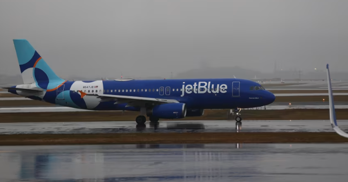 nje-pilot-shmangu-per-pak-perplasjen-ne-ajer-me-nje-aeroplan-te-forcave-ajrore-amerikane-prane-venezueles