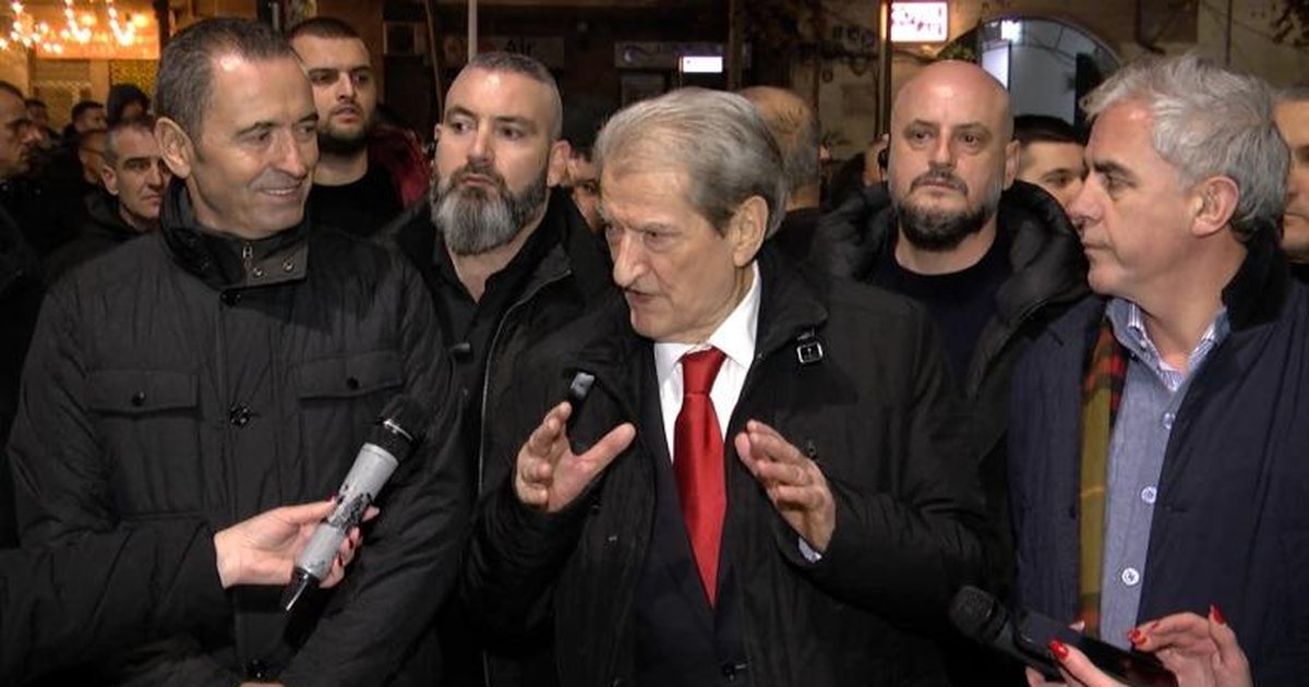  Dola të shpreh mirënjohjen për luftëtarët e lirisë dhe misionarët   Berisha bën xhiro në bulevard pas fjalimit  Protestë historike  tani vetëm betejë