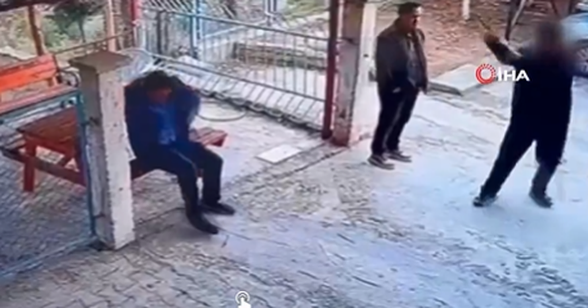 VIDEO  I mituri plagos me armë drejtorin e shkollës në Turqi   Dyshohet se babai i tij mund ti ketë siguruar armën