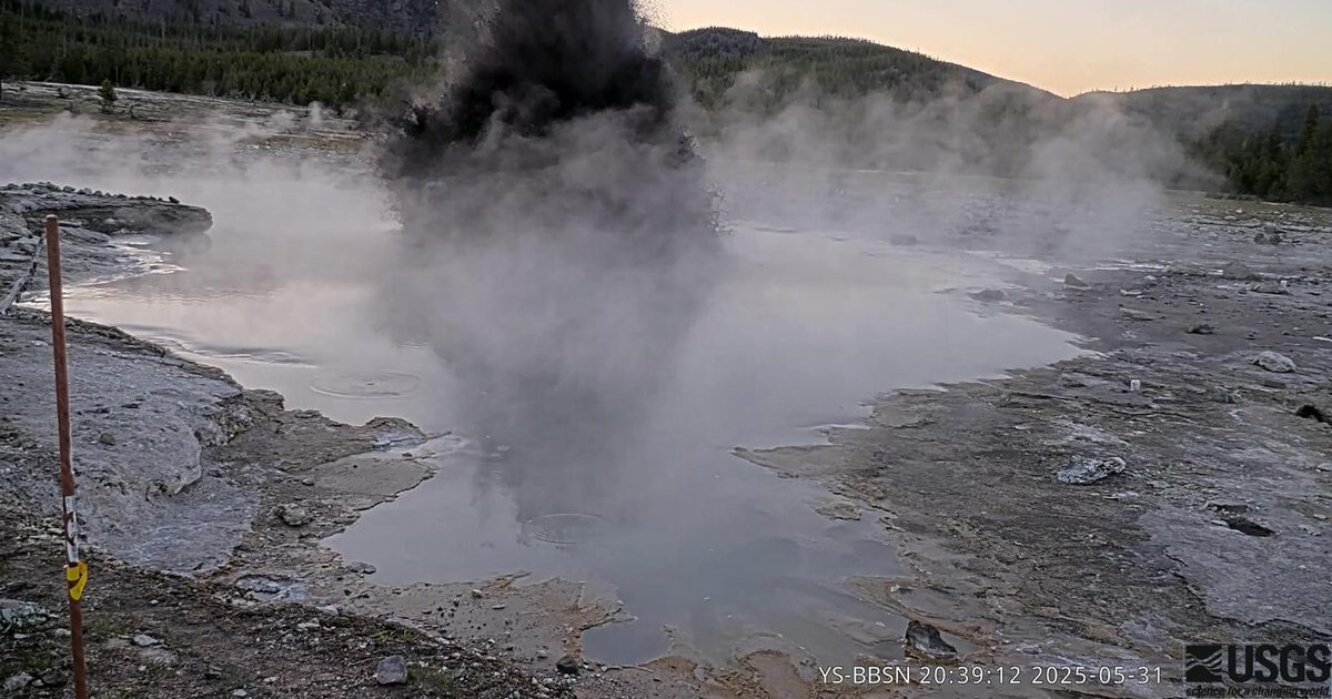 VIDEO  Momenti spektakolar kur burimi hidrotermal shpërthen 