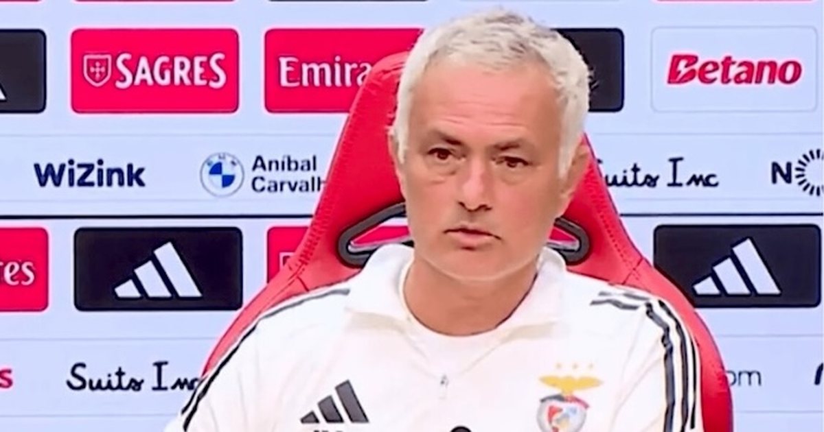 Mourinho i drejtohet gazetarit   Shkruajte gënjeshtra për mua  je ndëshkuar  nuk do t i përgjigjem pyetjes tënde   shiko videon