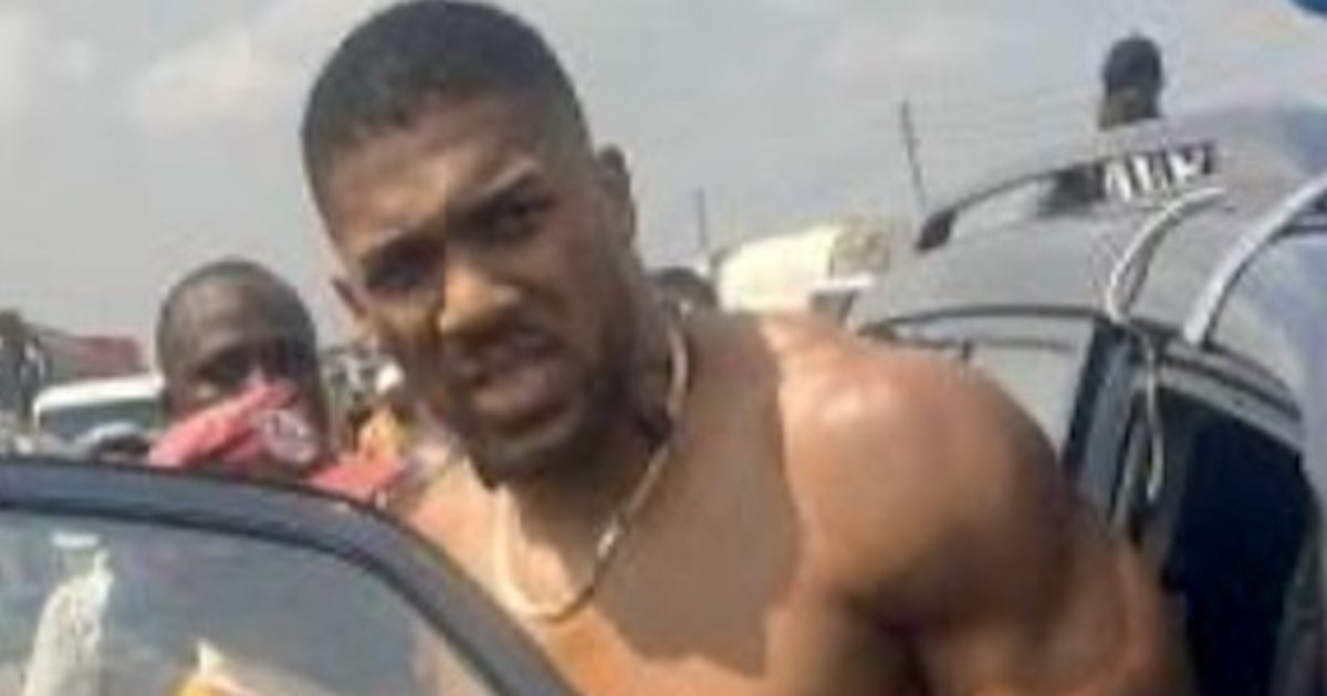 Shoferi i makinës së Anthony Joshua  i cili shkaktoi aksidentin me pasojë vdekjen e dy miqve të boksierit  është në paraburgim