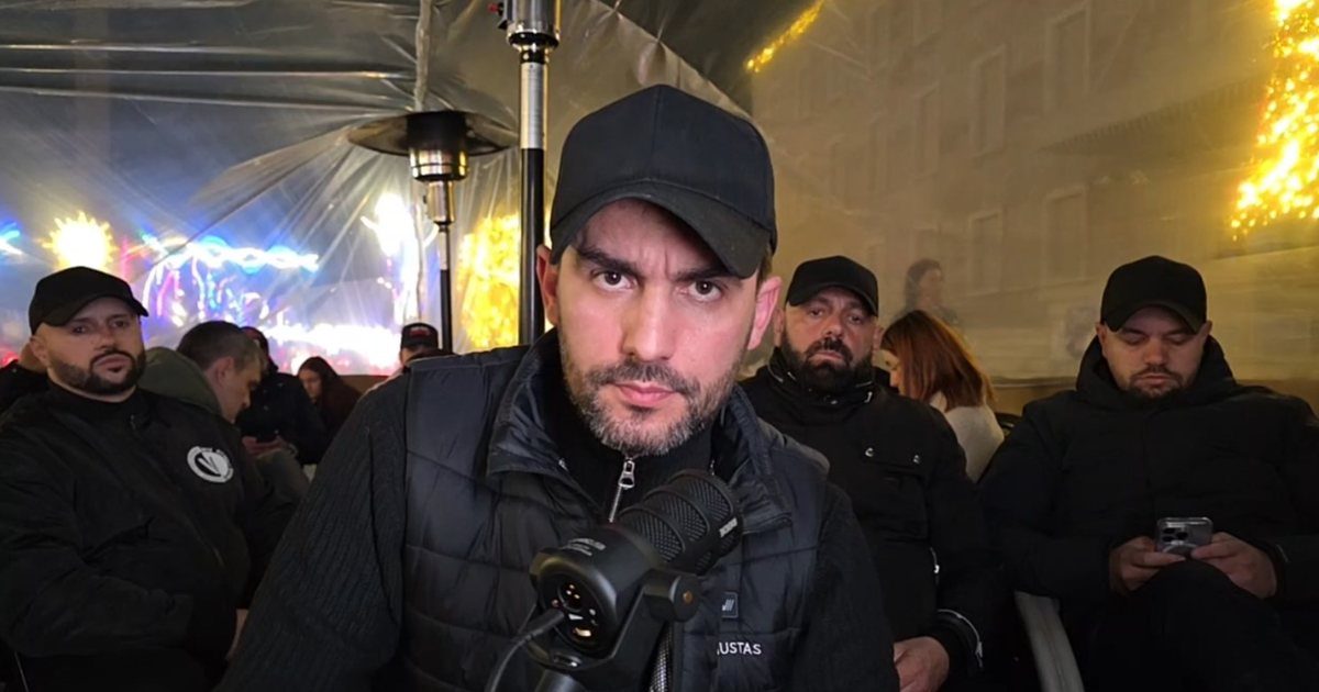 Çfarë ndodhi natën para Kryeministrisë  Policia ndërhynë dhunshëm te protesta e  Shqipëria Bëhet   Lapaj përfundon i plagosur në spital