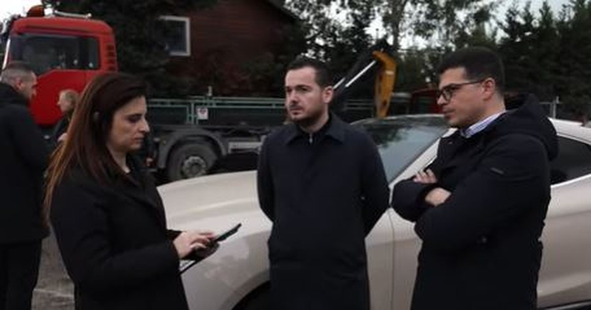 VIDEO  Ministri Salla ndjek nga afër situatën e përmbytjeve në Durrës  Bashkëpunimi me Emergjencat Civile dhe pushtetin vendor është i vazhdueshëm