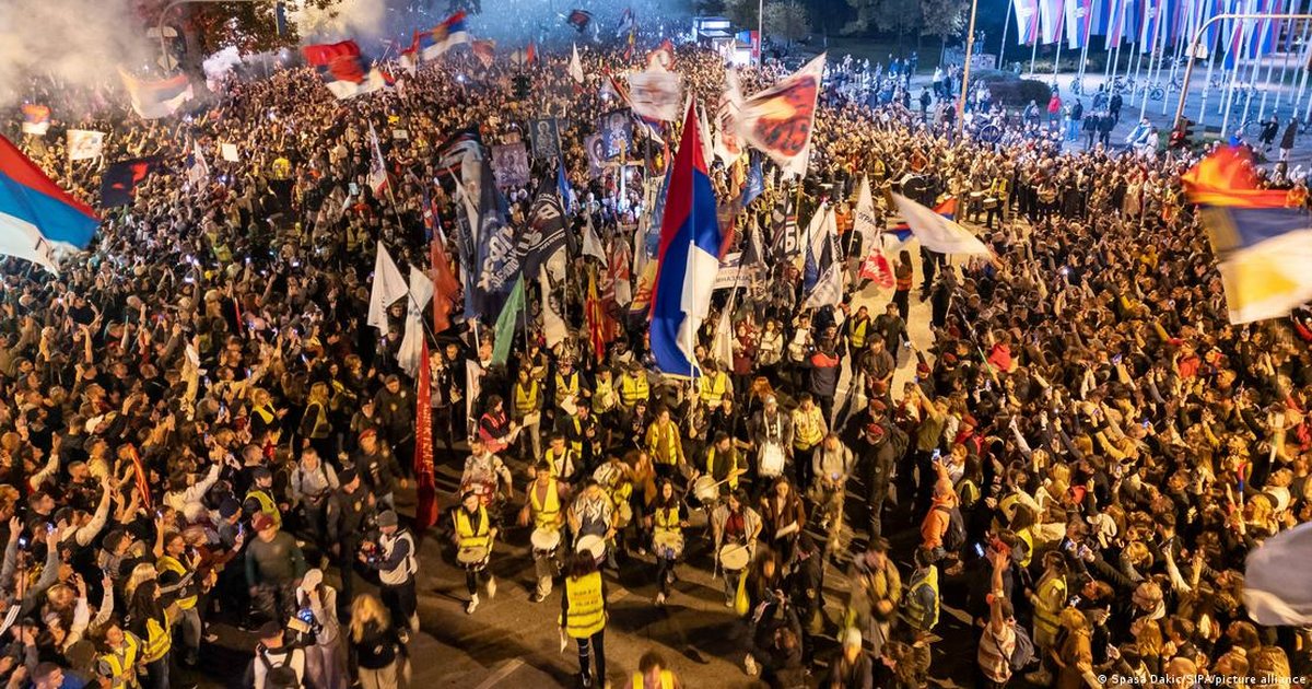 Bie ndjeshëm mbështetja e serbëve për anëtarësimin në BE  DW  Kush është përgjegjës për krizën e besimit 