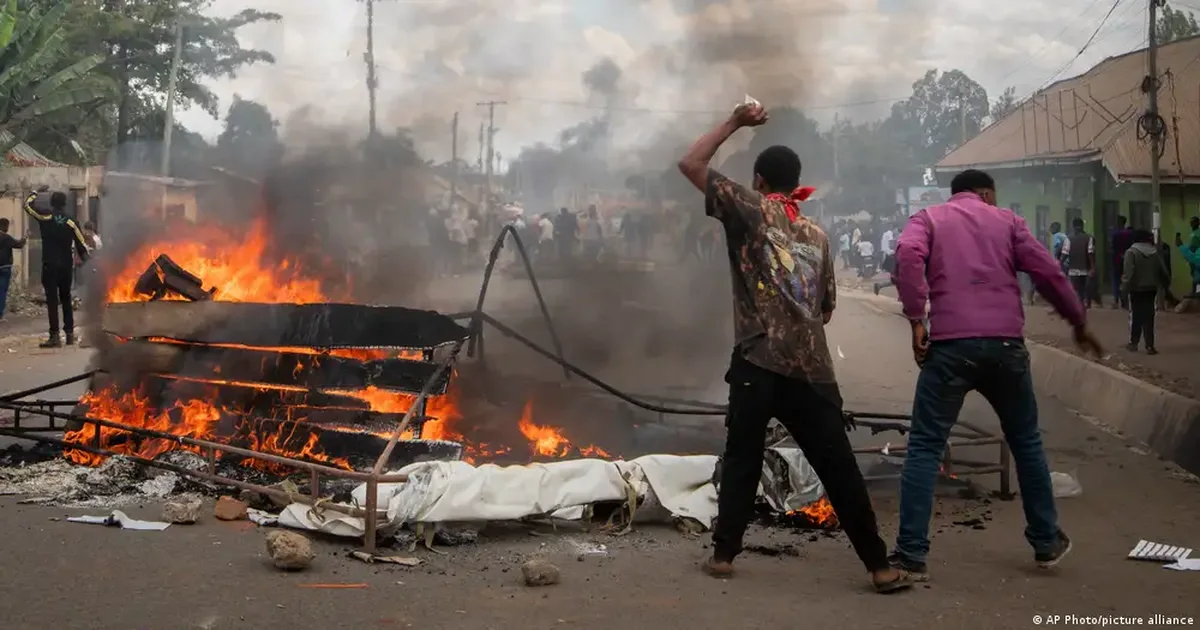 Protesta  orë policore dhe ndërprerje e internetit  DW  Dhuna pas zgjedhjeve në Mwanza të Tanzanisë