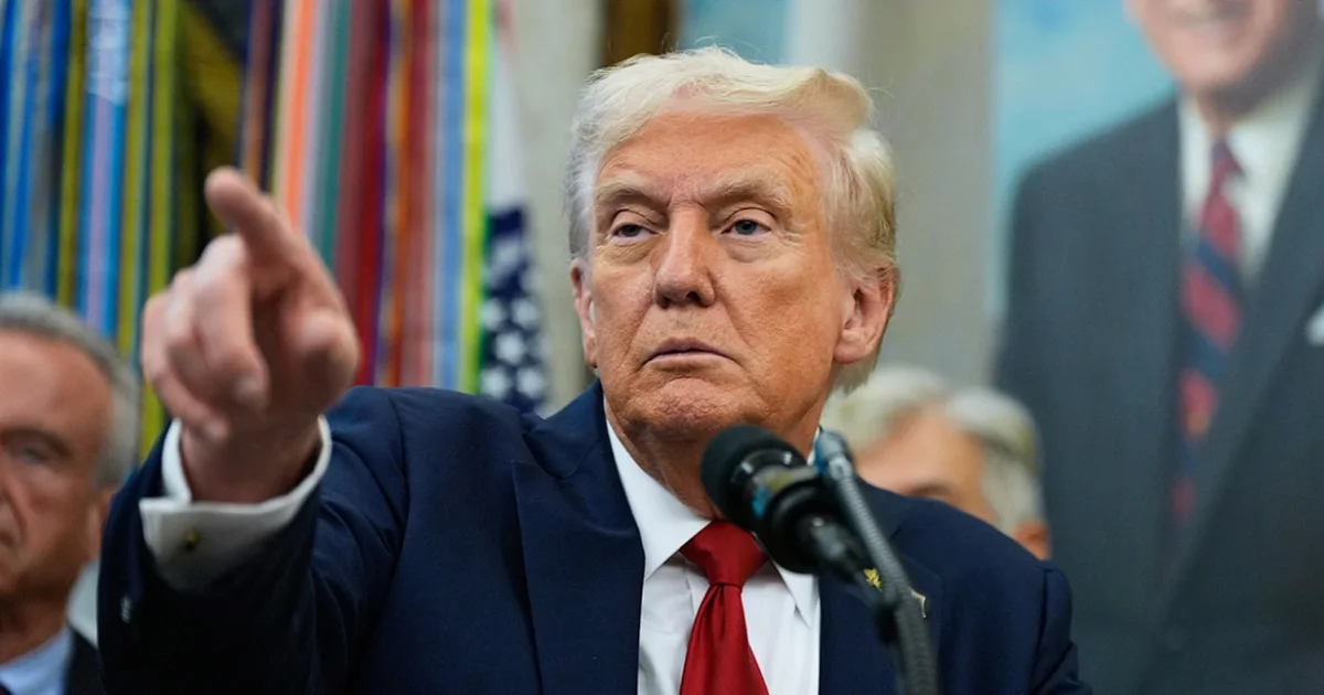  Kërcënim me tarifa për verën   Trump i bën presion Macron me publikimin e mesazhit privat  Çfarë po bën me Grenlandën