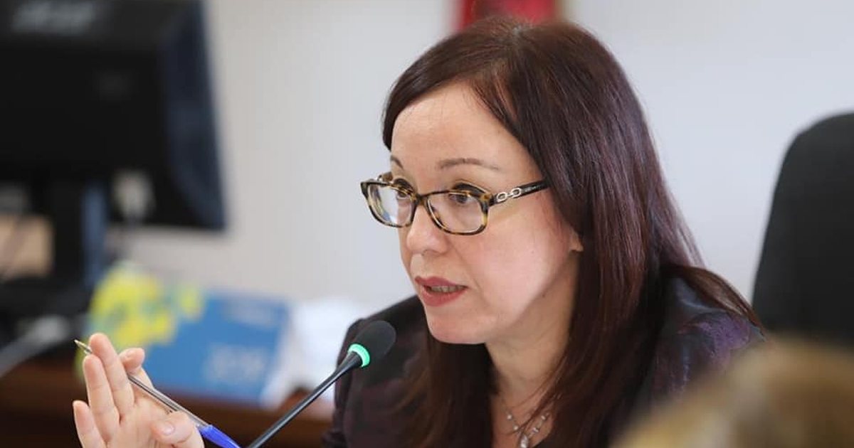 Akuzat për  Call Center at   Nënkryetarja e Kuvendit kërkon ndëshkimin e mediave  Vendosën në shënjestër familjen e Ballës