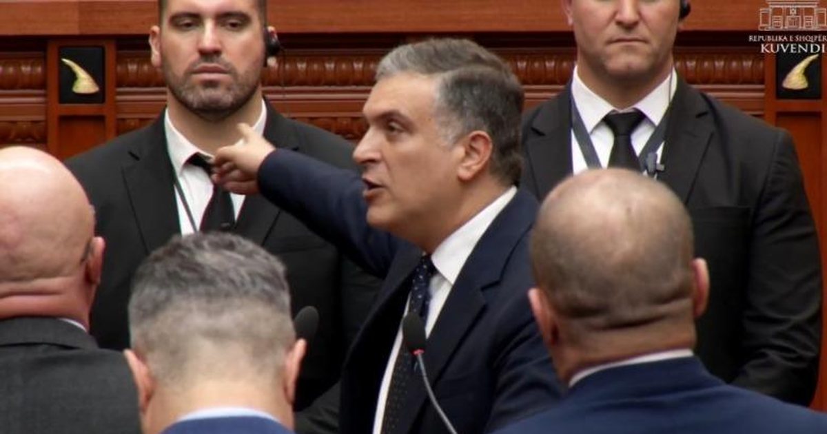  Jeni bërë mburojë e korrupsionit   Blushi  Niko je damkosur sot pas Ramës si provokatori më i madh