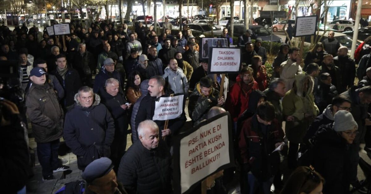 Protesta e Lëvizjes Bashkë para Kuvendit  Qorri  Shqipëria nuk mund të presë delta force që të shpëtojë