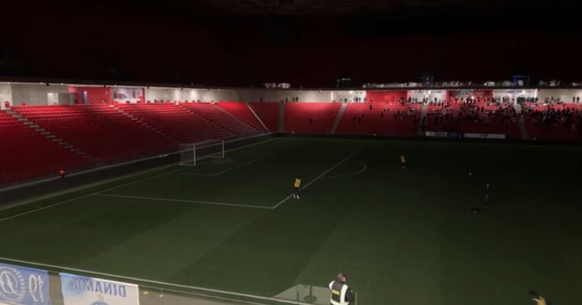 Ikin dritat në  Air Albania   Ndërpritet ndeshja Dinamo  Vllaznia  asnjë informacion lidhur me situatën  VIDEO 