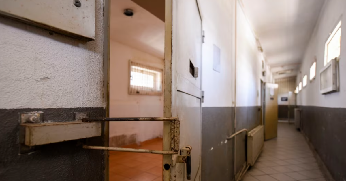 I akuzuar për krime lufte  ish gardiani i burgut të Prishtinës deklarohet i pafajshëm