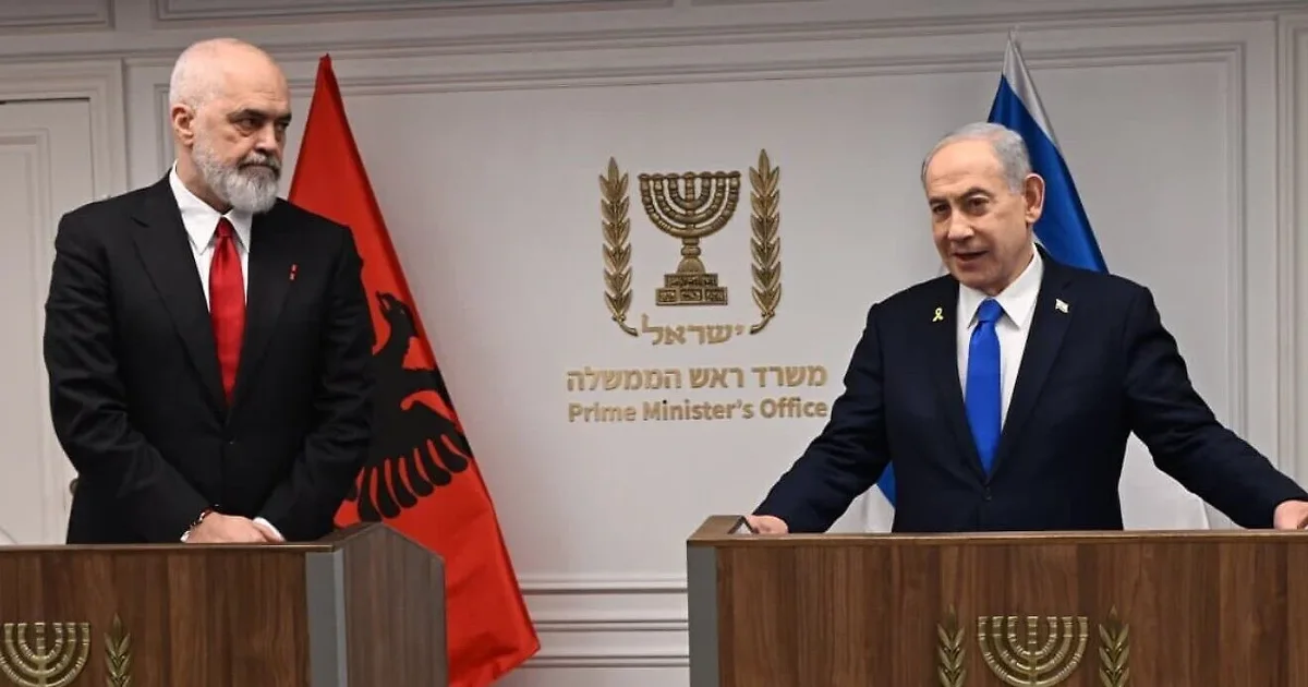  Klloun i pakëndshëm   Media turke ironizon Ramën  Palaçot kanë kostume të çuditshme  ky është një prej tyre   