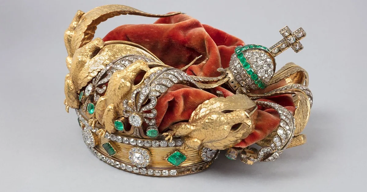 Luvri do të restaurojë kurorën e shkatërruar nga grabitësit  Thuajse e paprekur por mungojnë 10 diamante