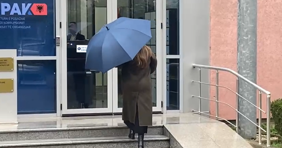 VIDEO  Ajola Xoxa paraqitet në SPAK për masën detyrim paraqitje