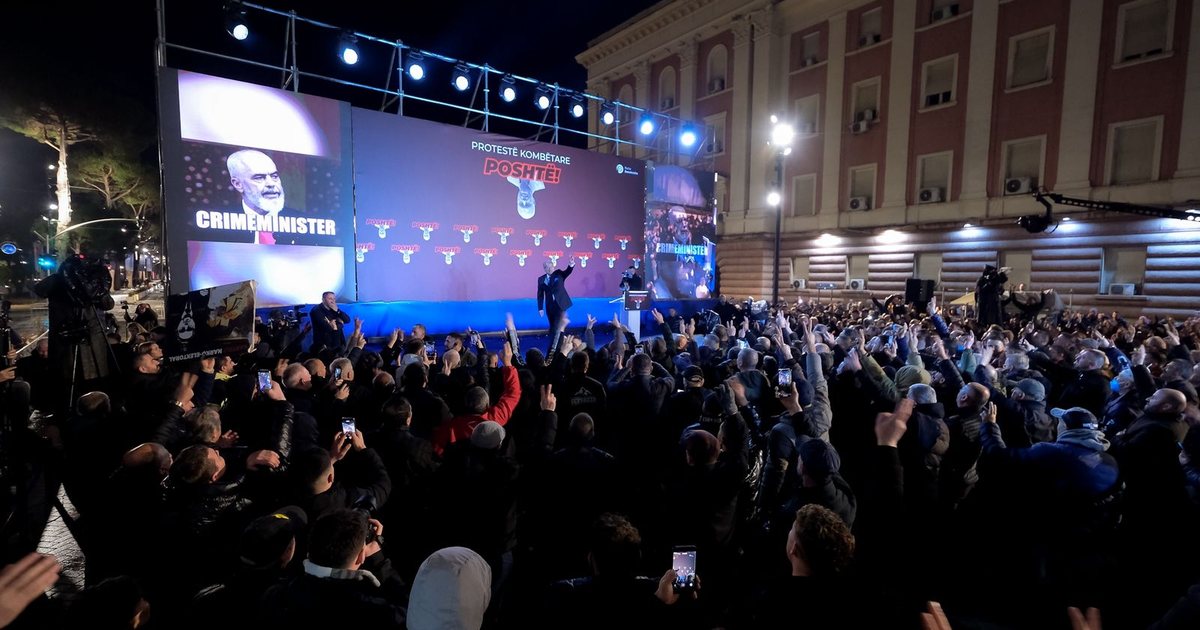  Ata që harrojnë të shkuarën janë të dënuar ta përsërisin atë   Berisha  Jemi mbledhur në momentin më kritik të Shqipërisë në 35 vitet e fundit