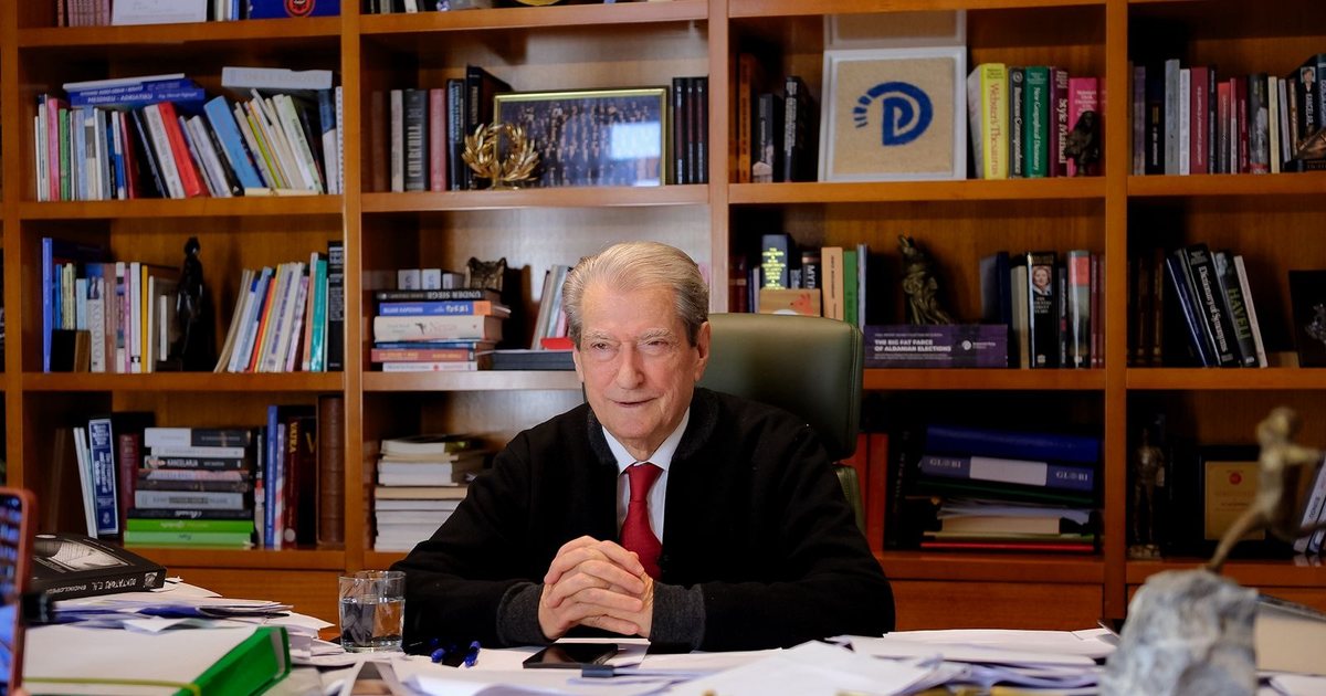 Lirimi i protestuesve  Berisha  I them Sokol Bizhgës dhe Ilir Prodës se nuk do u ndahemi kurrë