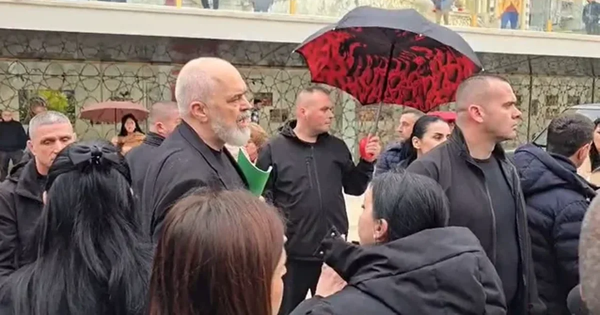  Mos më bëni karshillik me komunista   Rama  banorëve të Durrësit  S kam ardhur të diskutoj projektin fare  por vlera që ju kanë dhënë është e padrejtë