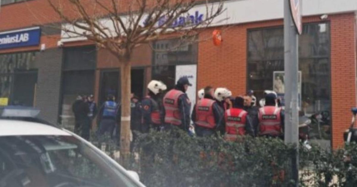 Grabiti me kallashnikov degën e FiBank  Gjykata lë në burg Bardhyl Fushën