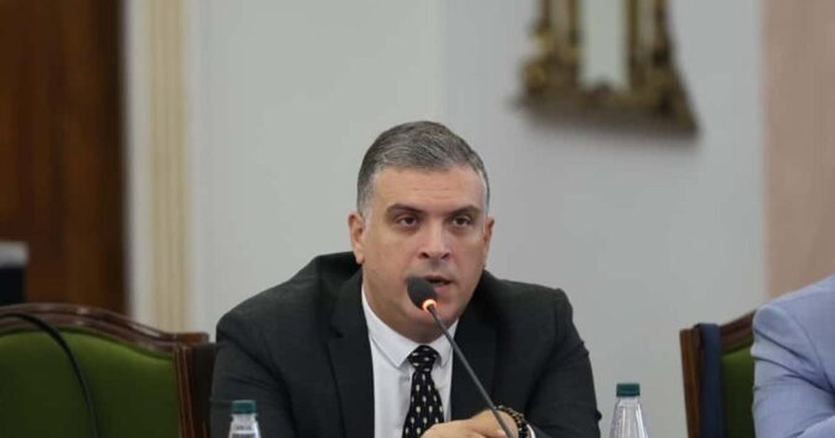 Protesta para Kuvendit  Tedi Blushi letër ministrit të Brendshëm dhe kryepolicit Hita  Kush dha urdhrin për përdorimin e forcës fizike ndaj protestuesve 