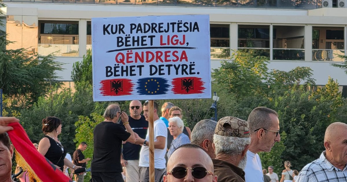 Dita e 51 të e protestës  Nis organizimi i protestuesve në sheshin  Skënderbej   Rama jepe dorëheqjen 