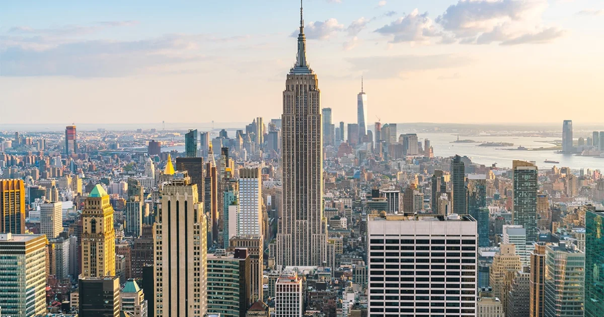 Alarm në Manhattan  Shpërthim jashtë ndërtesës federale  arrestohet autori i dyshuar  VIDEO 