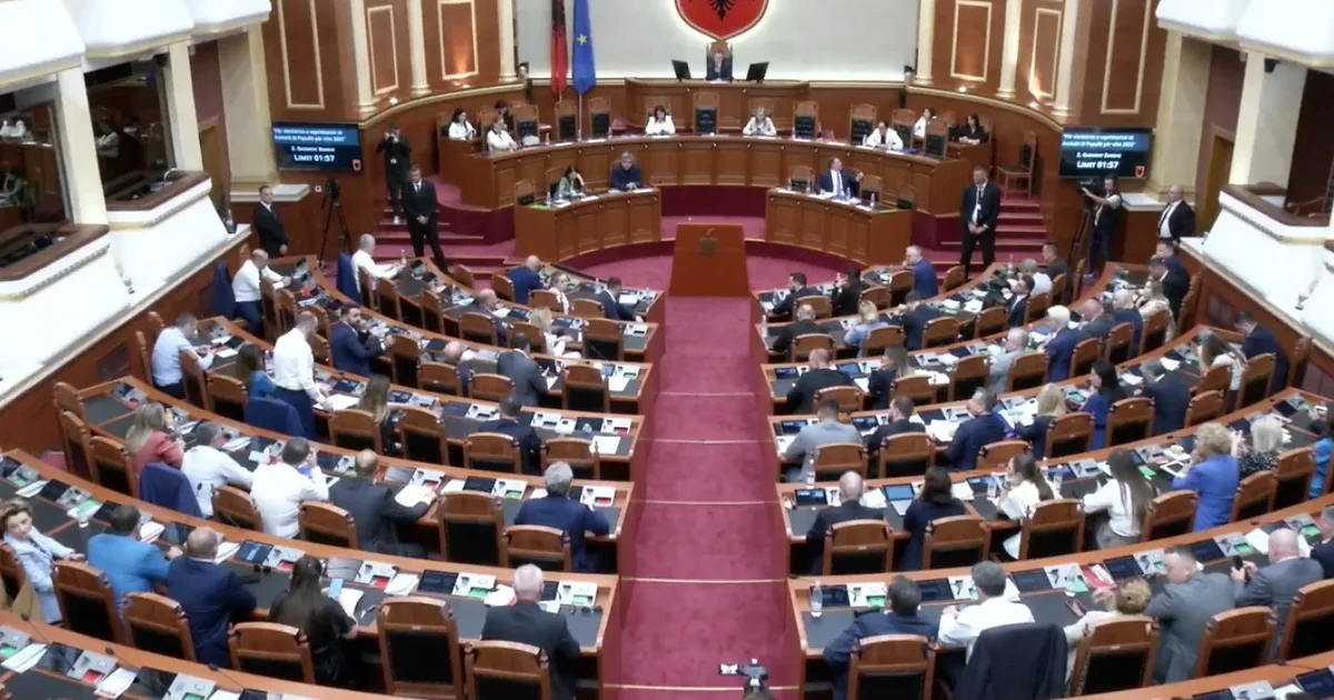 Pas ndërprerjes së punimeve dy herë  rinis seanca plenare në Kuvend