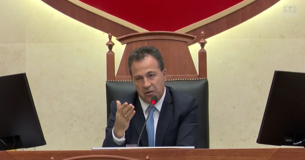  Kuvendin po e mbani ju peng  duke zënë foltoren   Mbyllet seanca plenare  kryetari Peleshi  Rendi i ditës nuk ndryshon siç doni ju