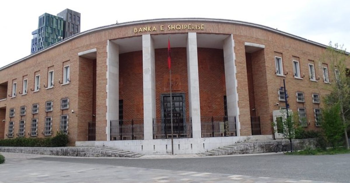 Euro në pikiatë  Banka e Shqipërisë përpiqet ta frenojë duke blerë 140 mln euro