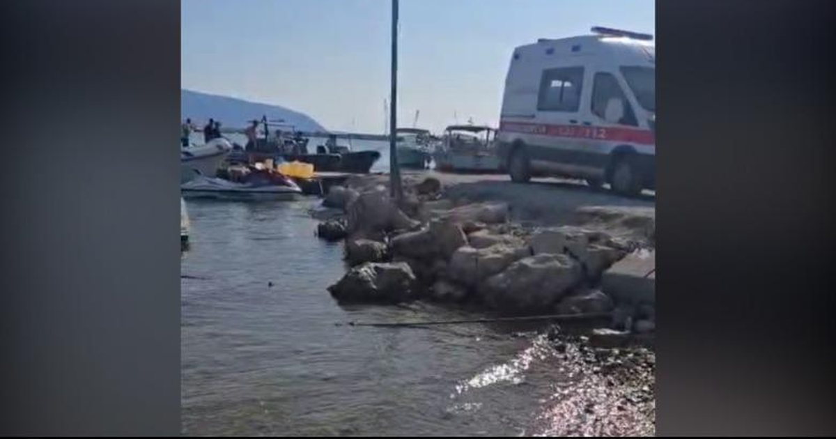 Pushuesi dëmtohet nga helikat e skafit në Vlorë  dyshohet se ka prerje në këmbë