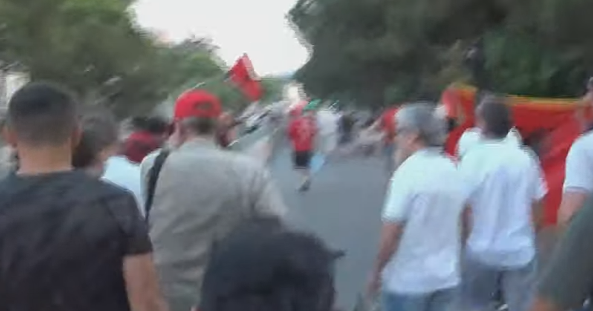 Dita e 54 të e revoltës  Protestuesit nisin marshimin nga sheshi  Skënderbej  drejt Kryeministrisë