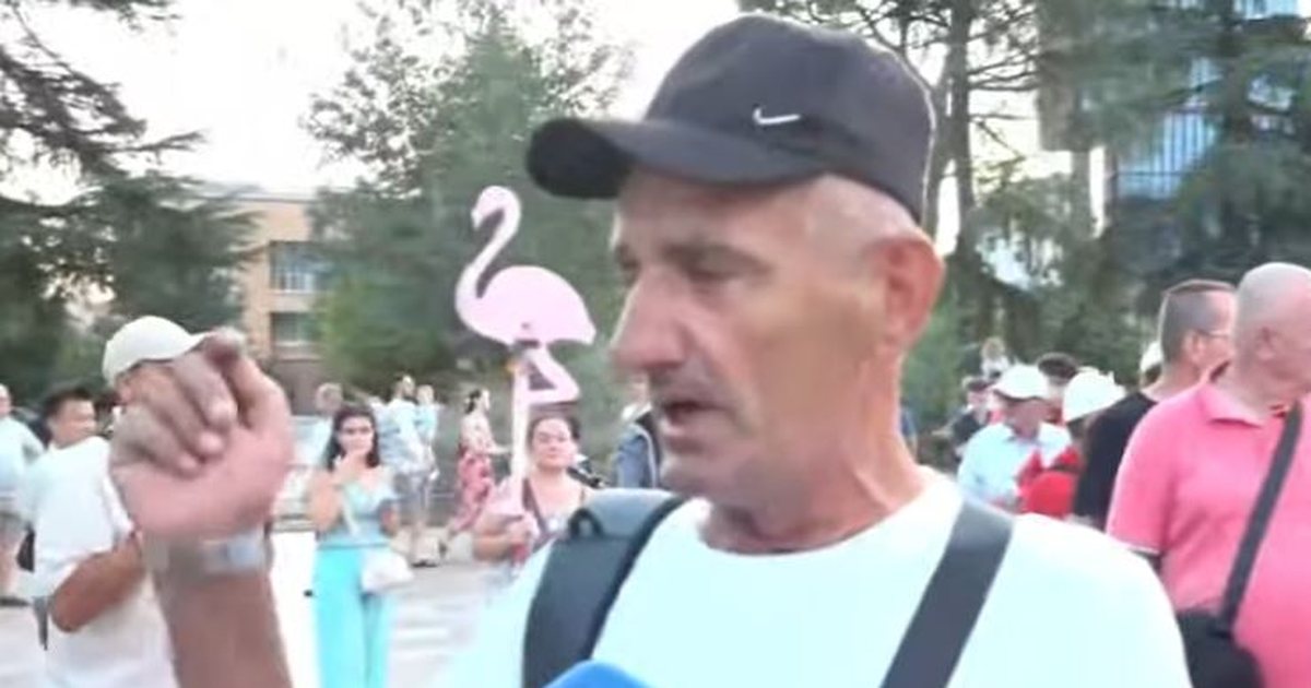  Protestojmë sepse ky shteti bën ligjet siç do vet   Qytetari  Punoj vetëm për të ngrënë bukë  kam fëmijë të vegjël