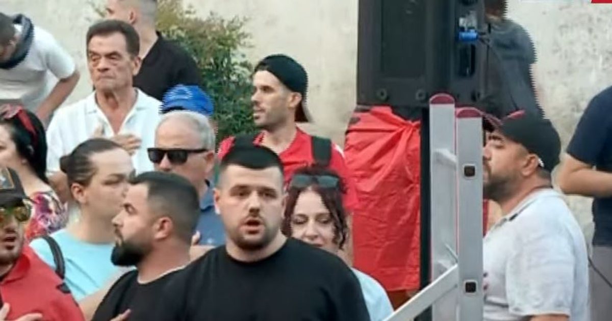  Lironi çunat dhe vajzat që keni arrestuar padrejtësisht   Aktivisti  Regjim përpiqet të na ndalojë me dhunë  por shqiptarët mobilizohen më shumë